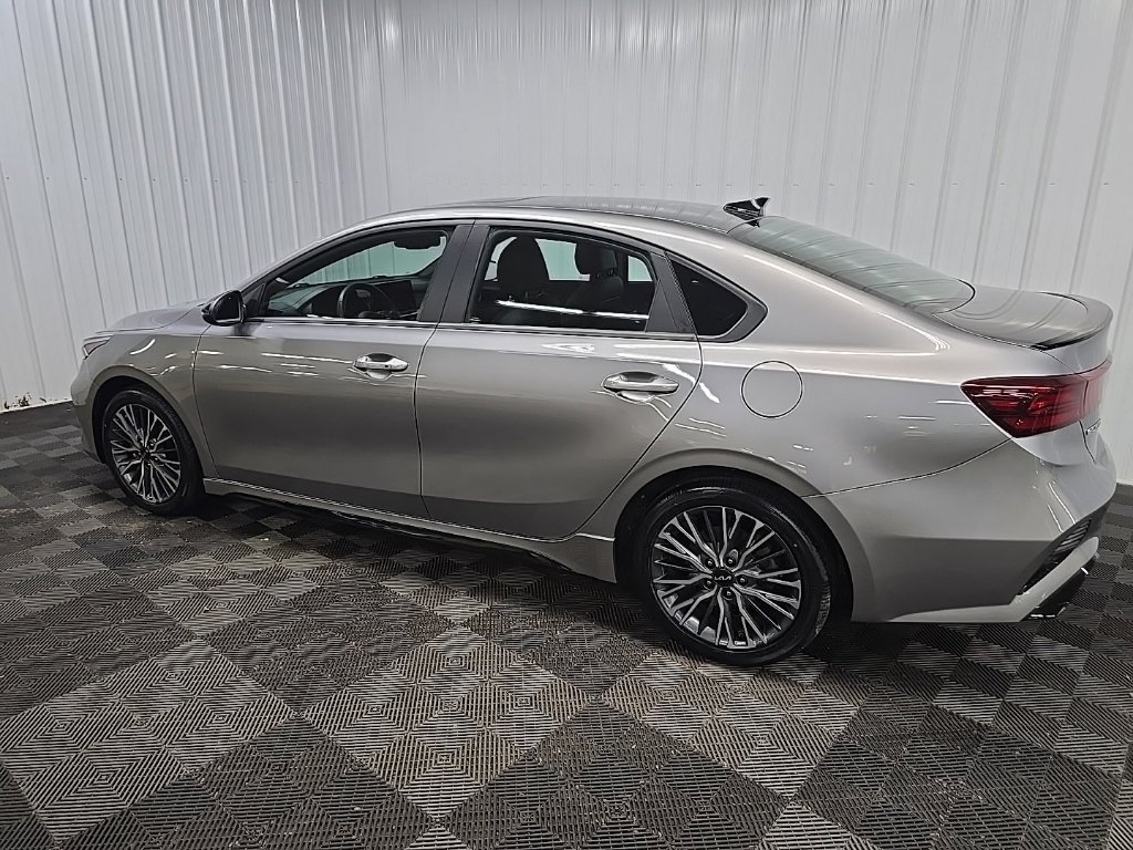 Used 2024 Kia Forte GT-Line w/ GT-Line Premium Package FWD image 4