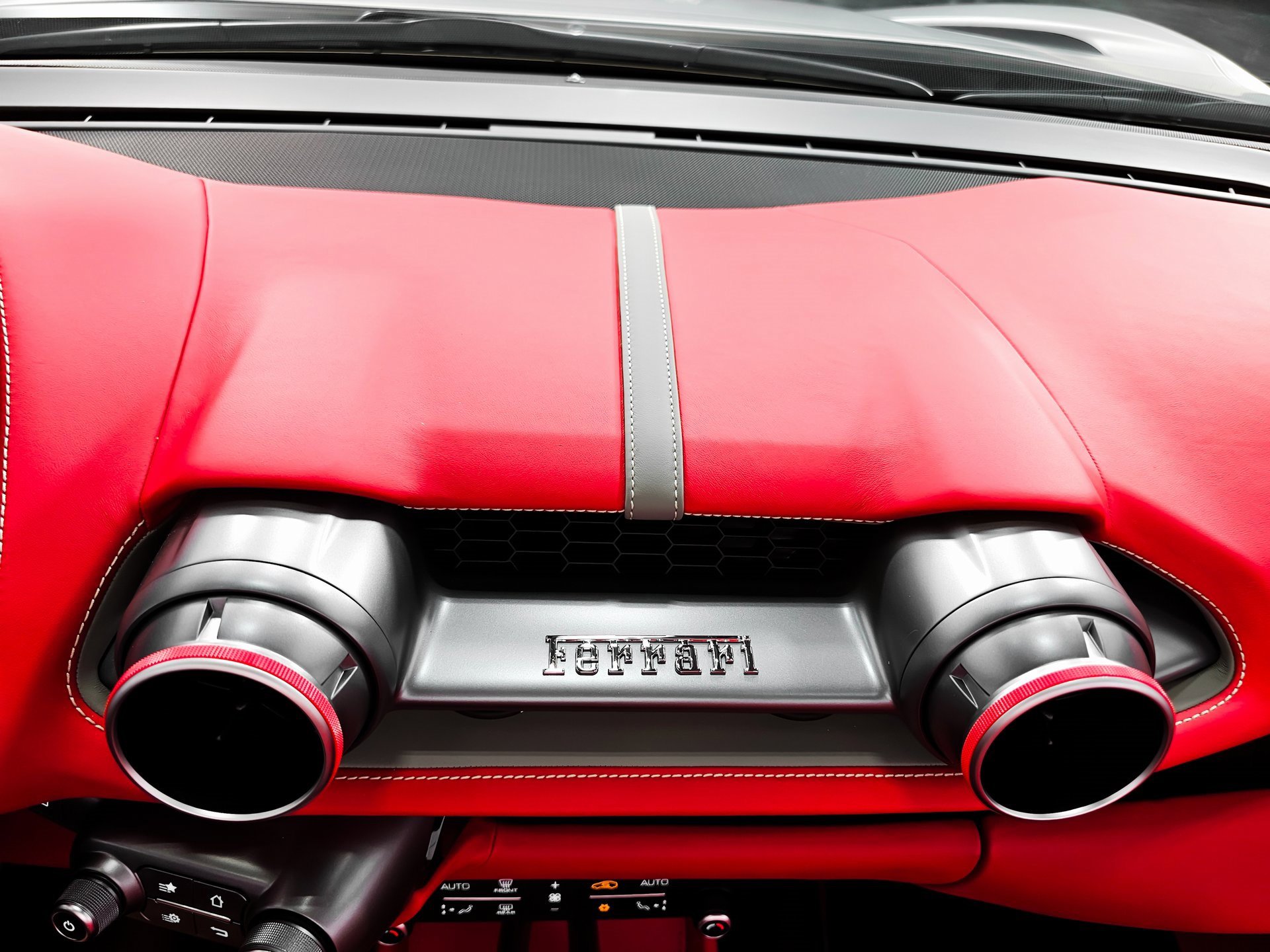 Used 2022 Ferrari 812 GTS image 40