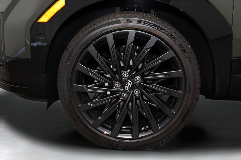 Certified 2025 Hyundai Santa Fe Calligraphy AWD/4WD image 3