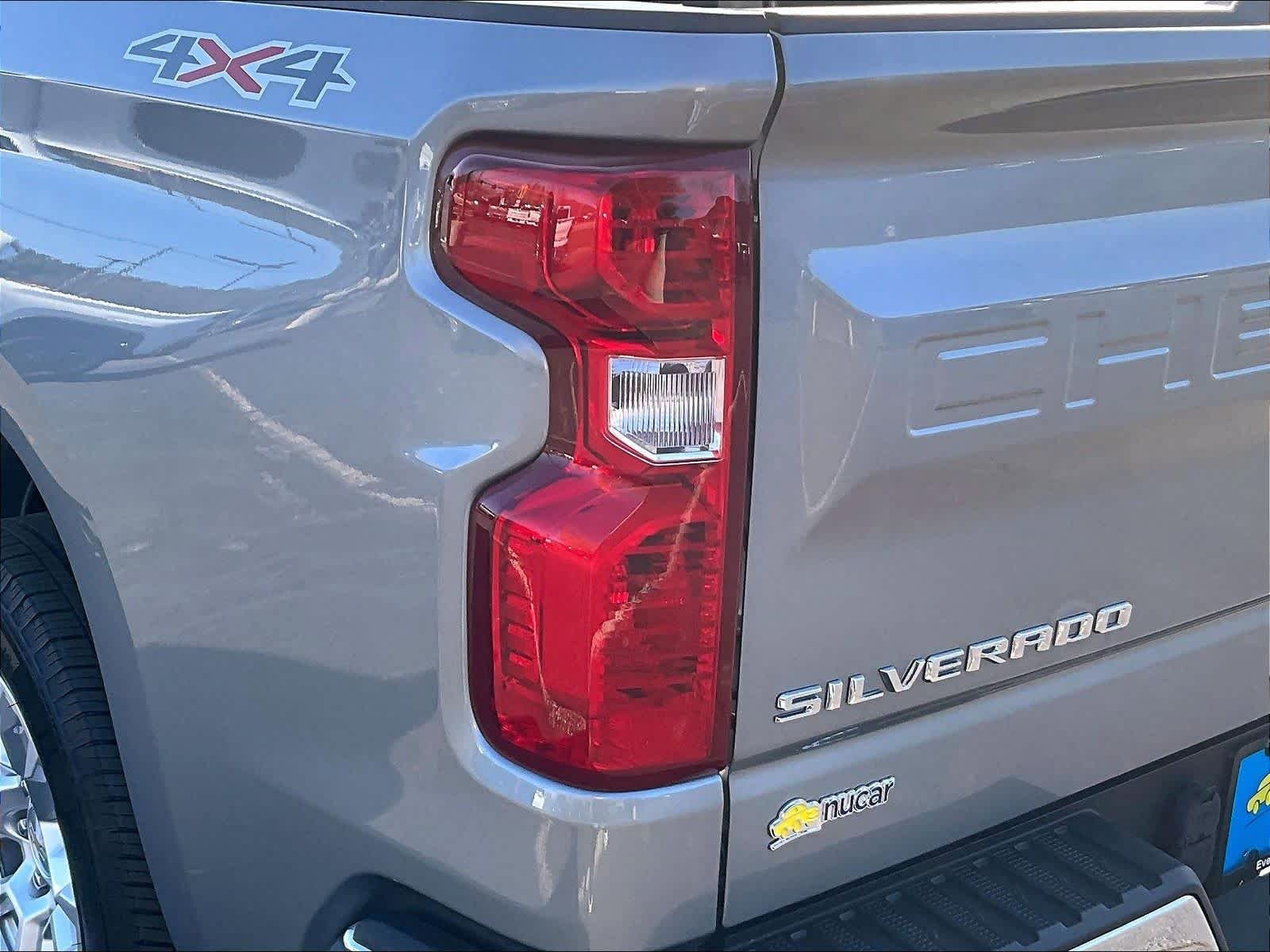 Used 2023 Chevrolet Silverado 1500 LT AWD/4WD image 34