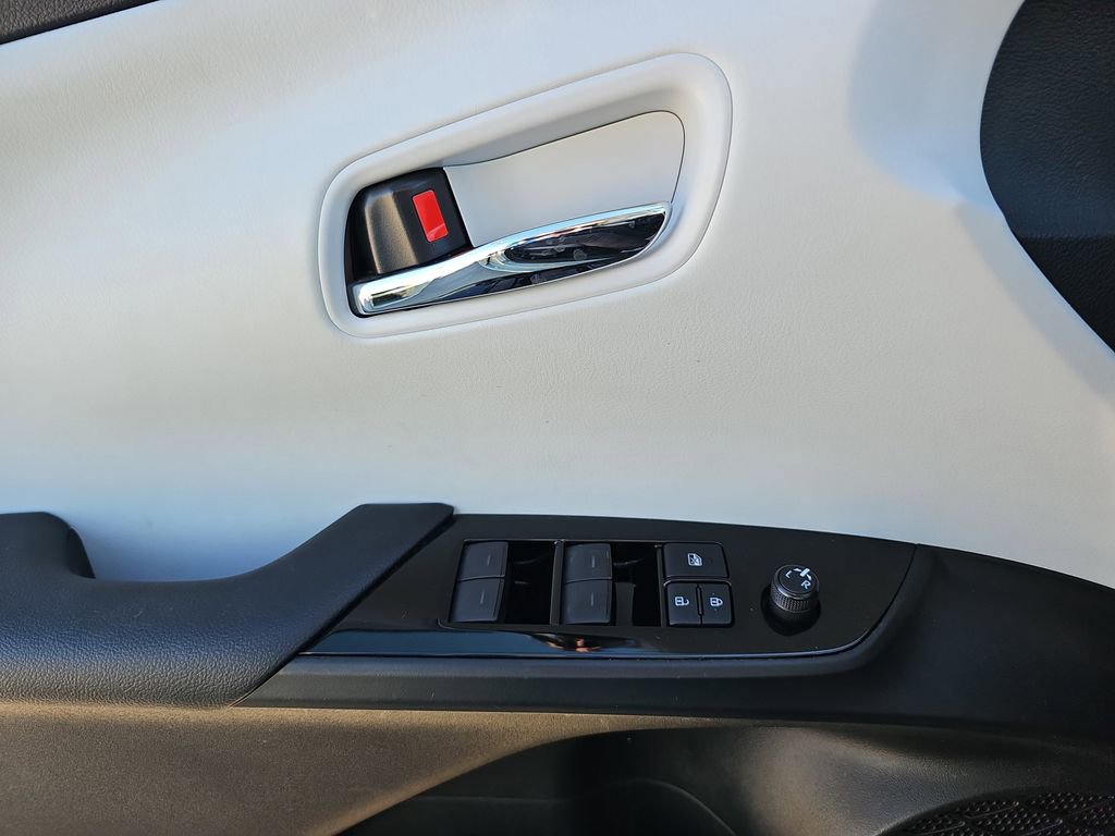 Used 2020 Toyota Prius LE image 31