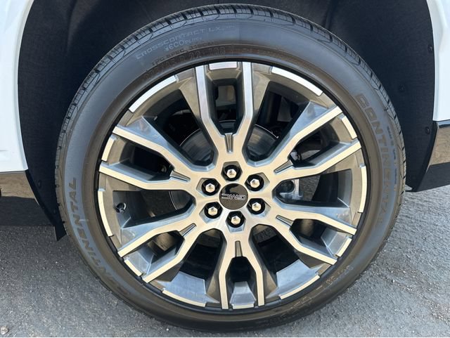New 2026 GMC Acadia Denali Ultimate w/ LPO, Floor Liner Package FWD image 17