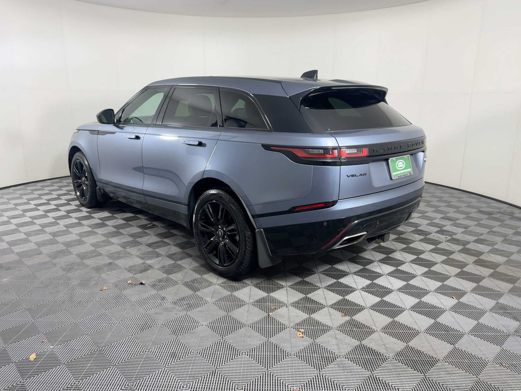 Used 2023 Land Rover Range Rover Velar R-Dynamic S image 32