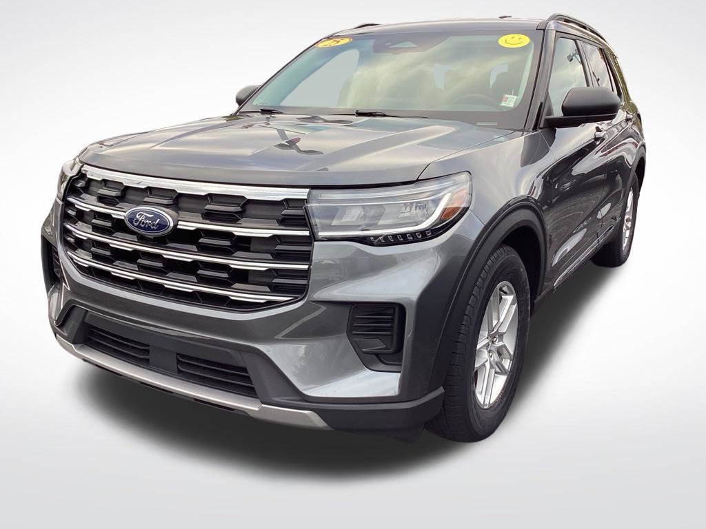 Used 2025 Ford Explorer Active RWD image 3