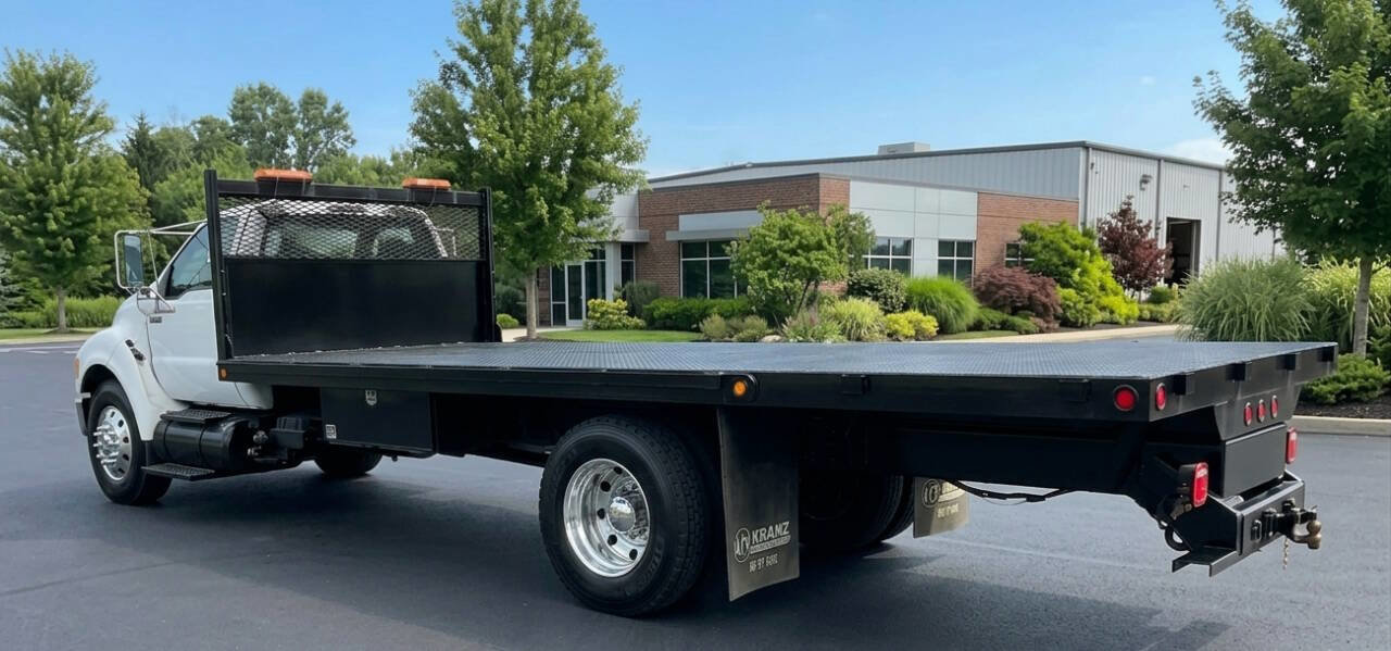 Used 2013 Ford F750 2WD Regular Cab Super Duty image 2