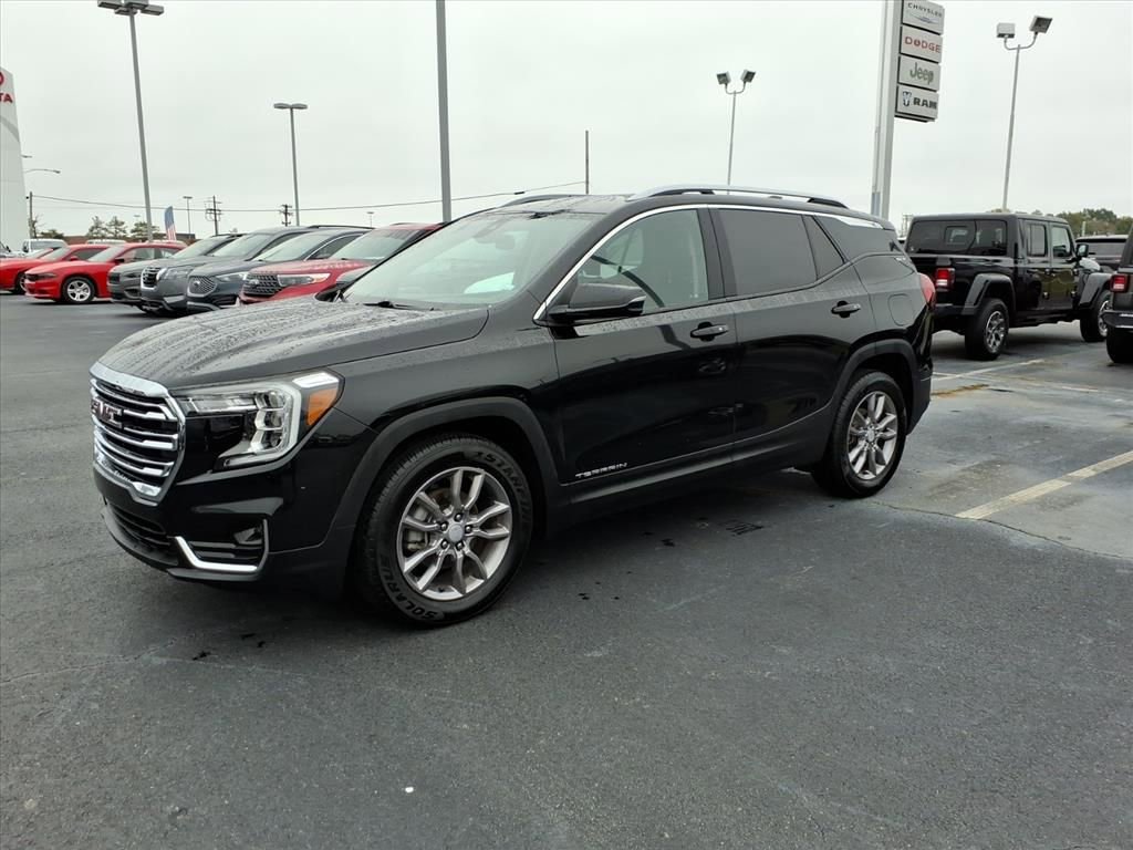 Used 2024 GMC Terrain SLT image 3