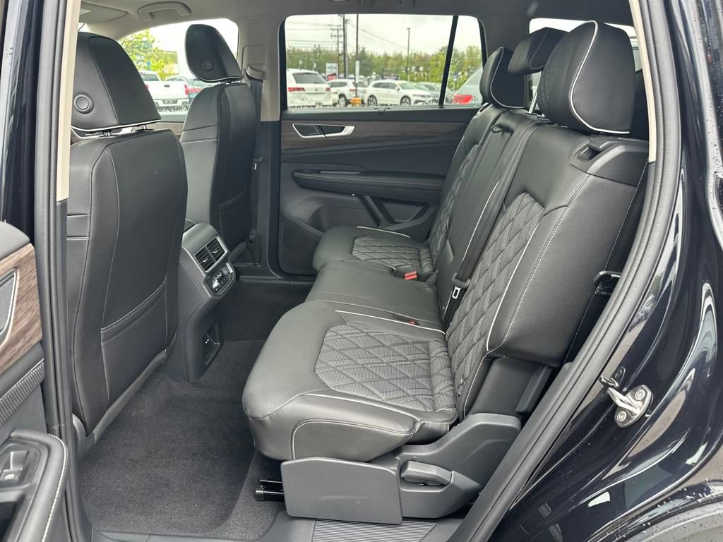 New 2025 Volkswagen Atlas SEL Premium R-Line image 25