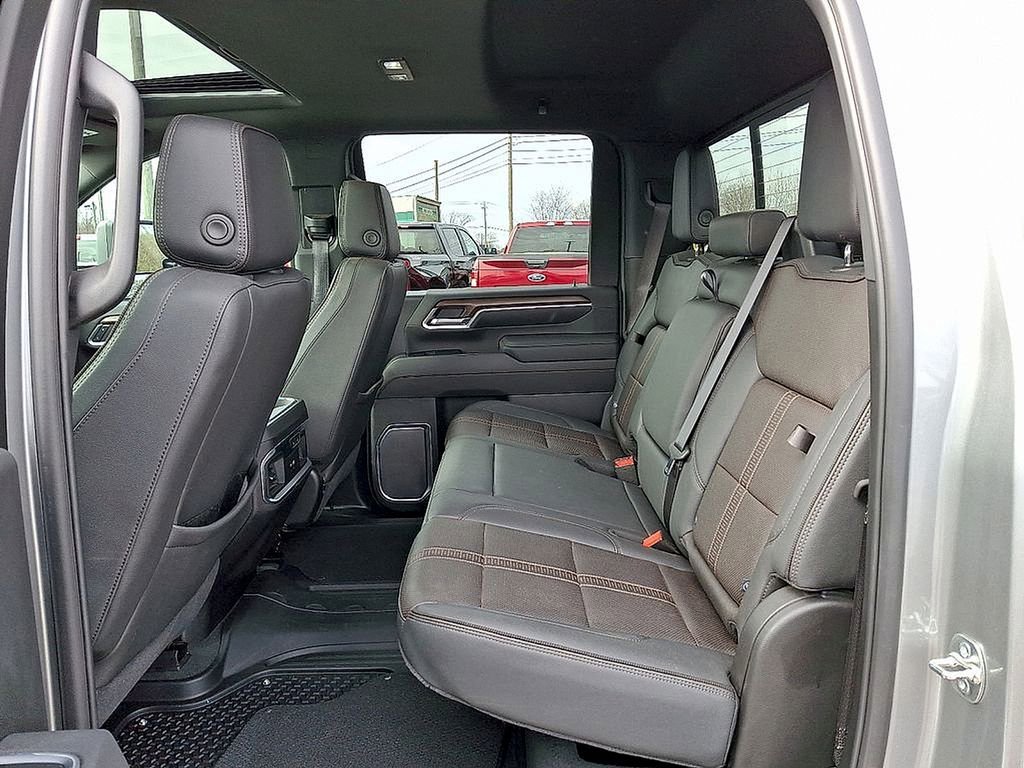 Used 2025 Chevrolet Silverado 2500 High Country w/ High Country Premium Package image 8