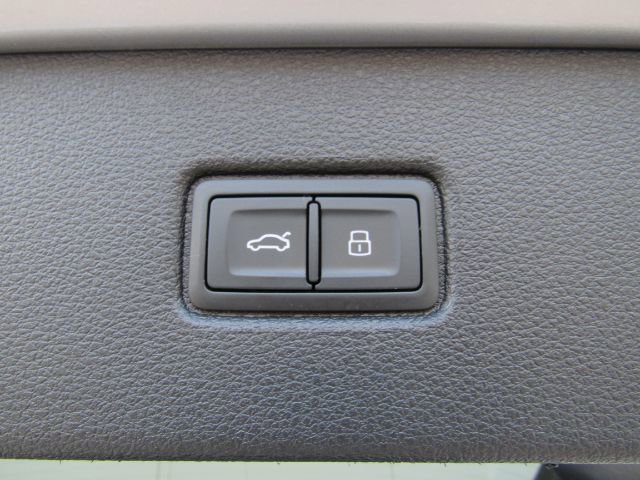 Used 2022 Audi Q7 3.0T Premium w/ Convenience Package image 28