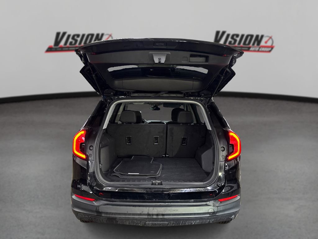 Used 2024 GMC Terrain SLE image 11