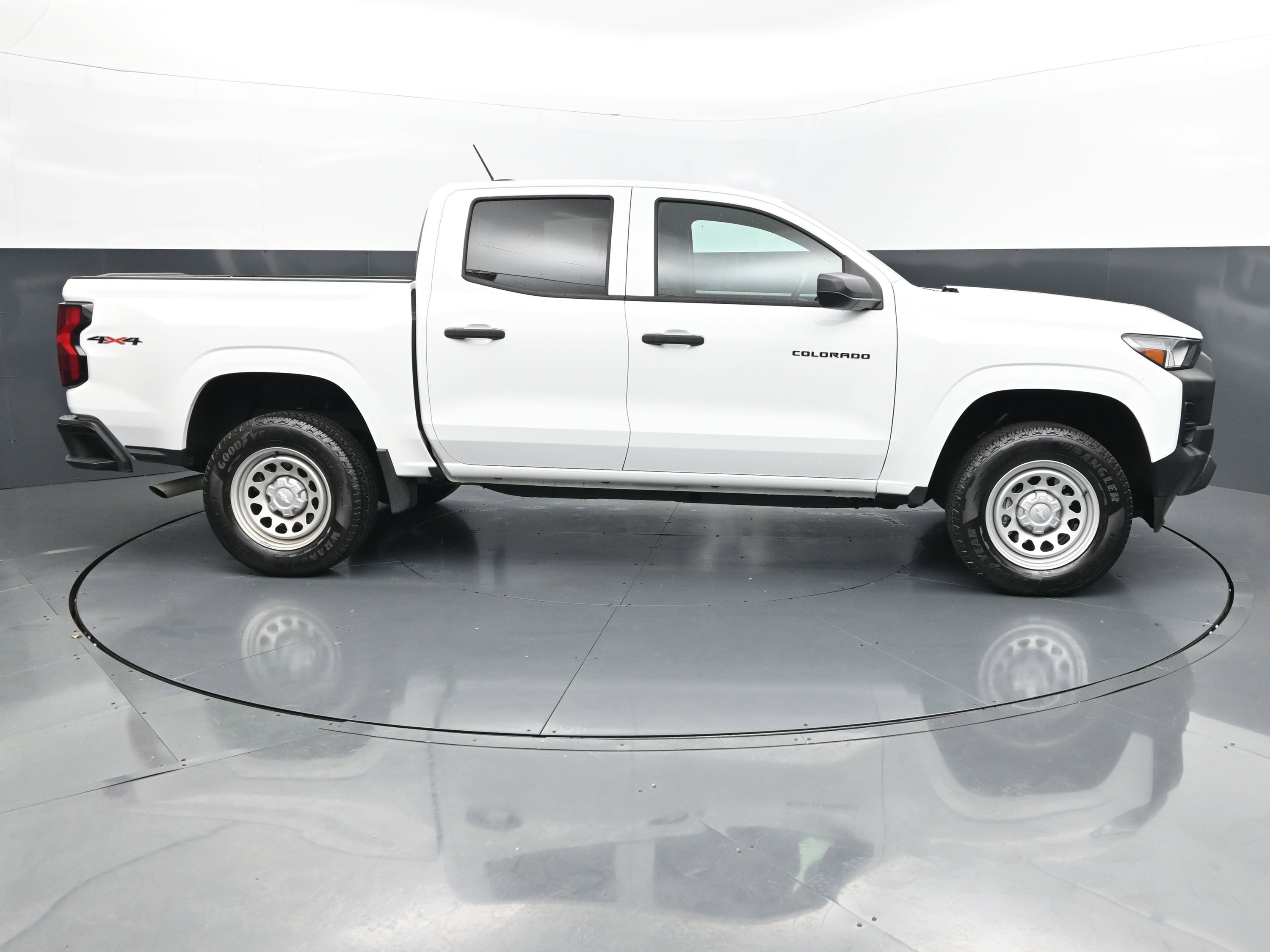 Used 2025 Chevrolet Colorado W/T image 6