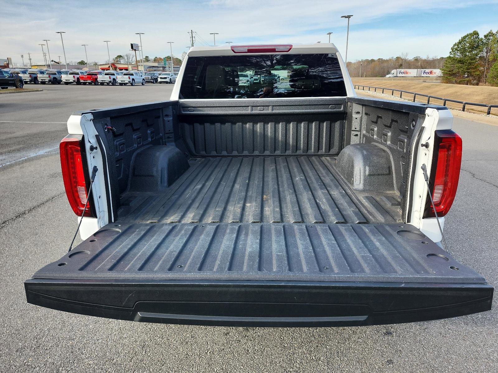 Used 2023 GMC Sierra 1500 SLT image 12