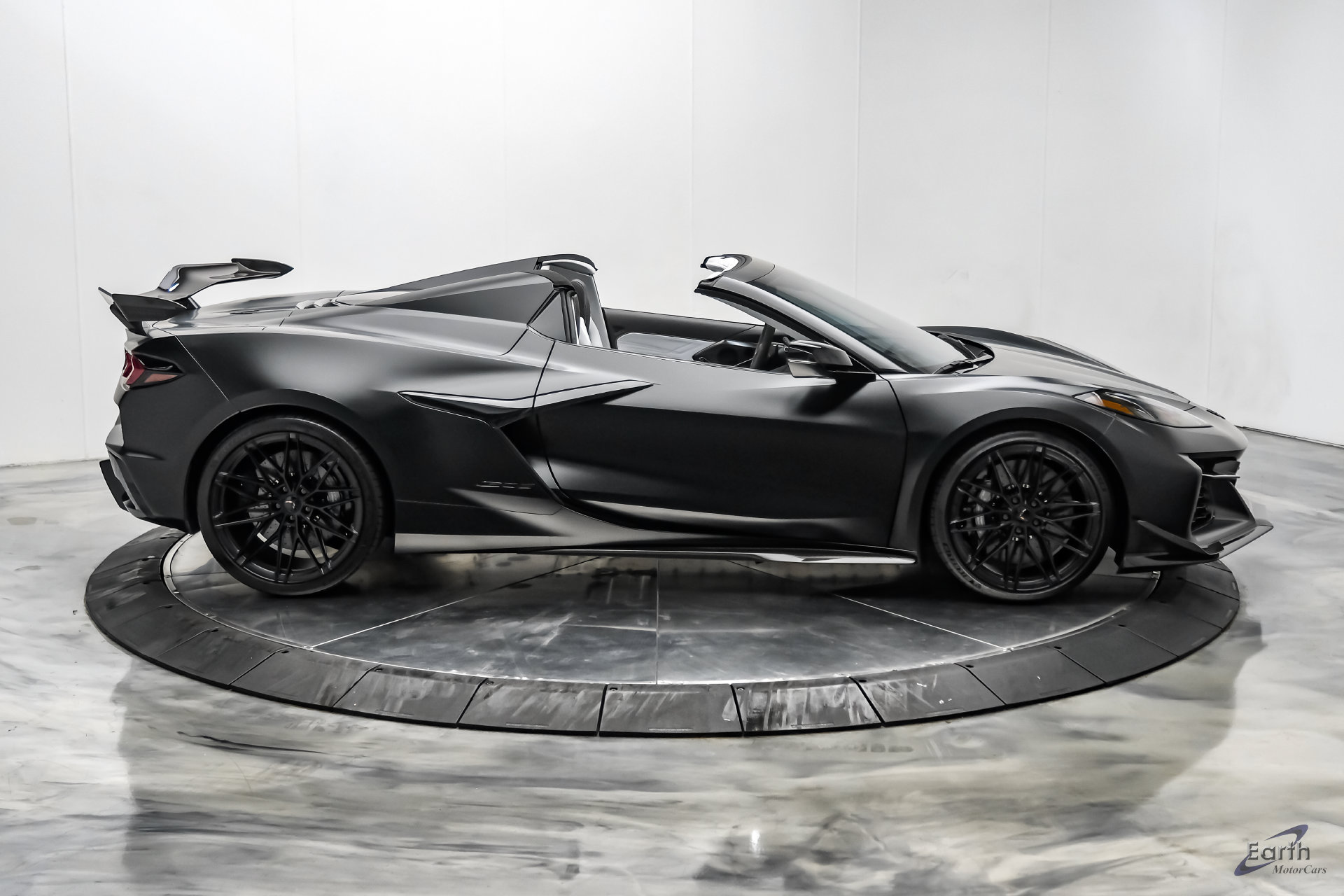 Used 2024 Chevrolet Corvette Z06 w/ Z07 Performance Package RWD image 24