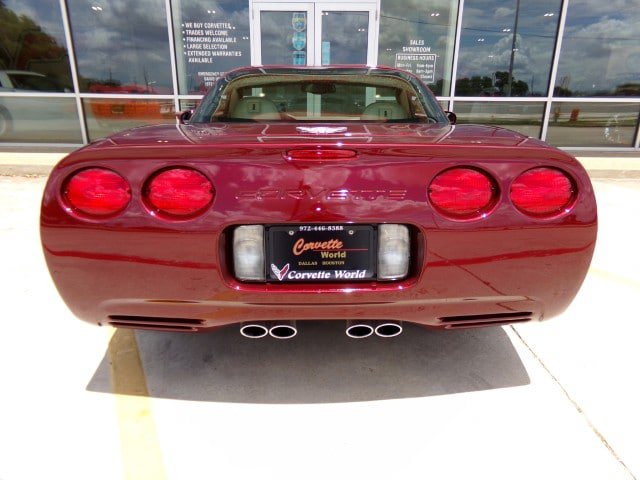 Used 2003 Chevrolet Corvette Coupe w/ Preferred Equipment Group RWD image 10