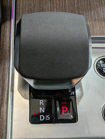 Used 2023 Land Rover Range Rover Long Wheelbase SE AWD/4WD image 12