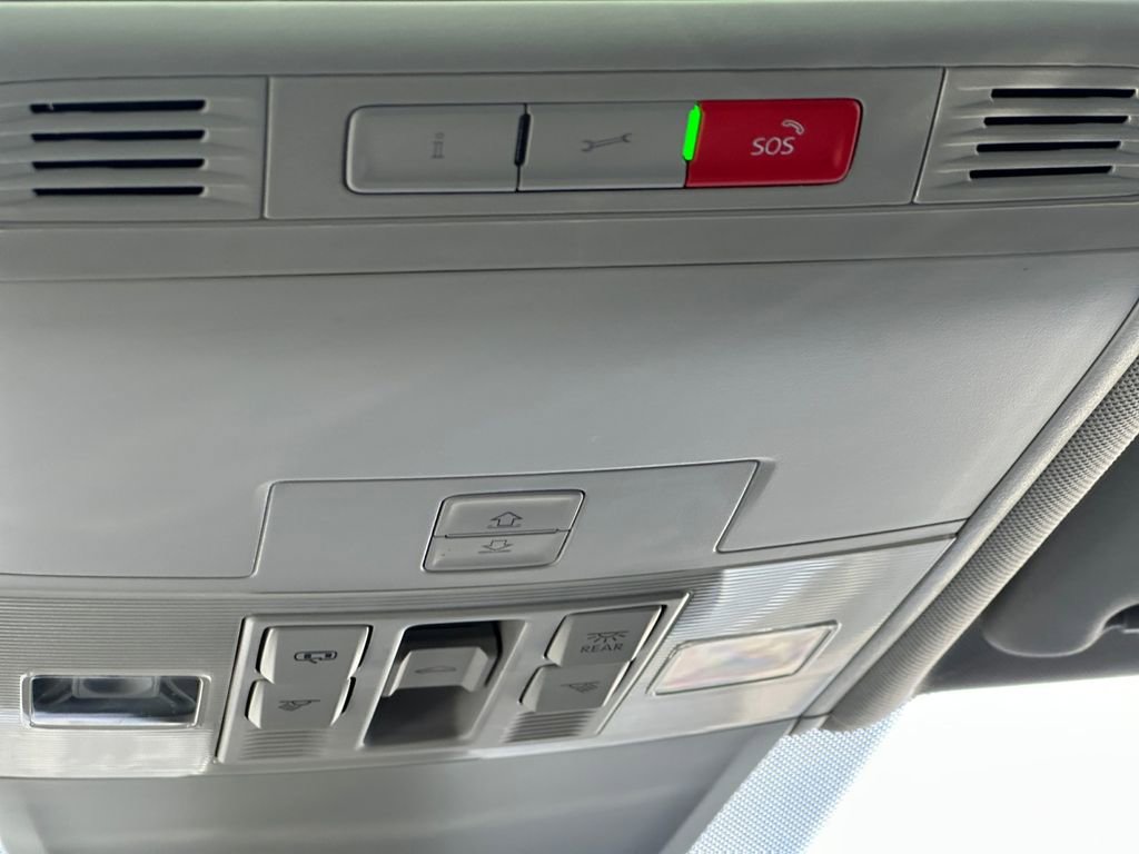 Used 2024 Volkswagen Tiguan Wolfsburg Edition image 18