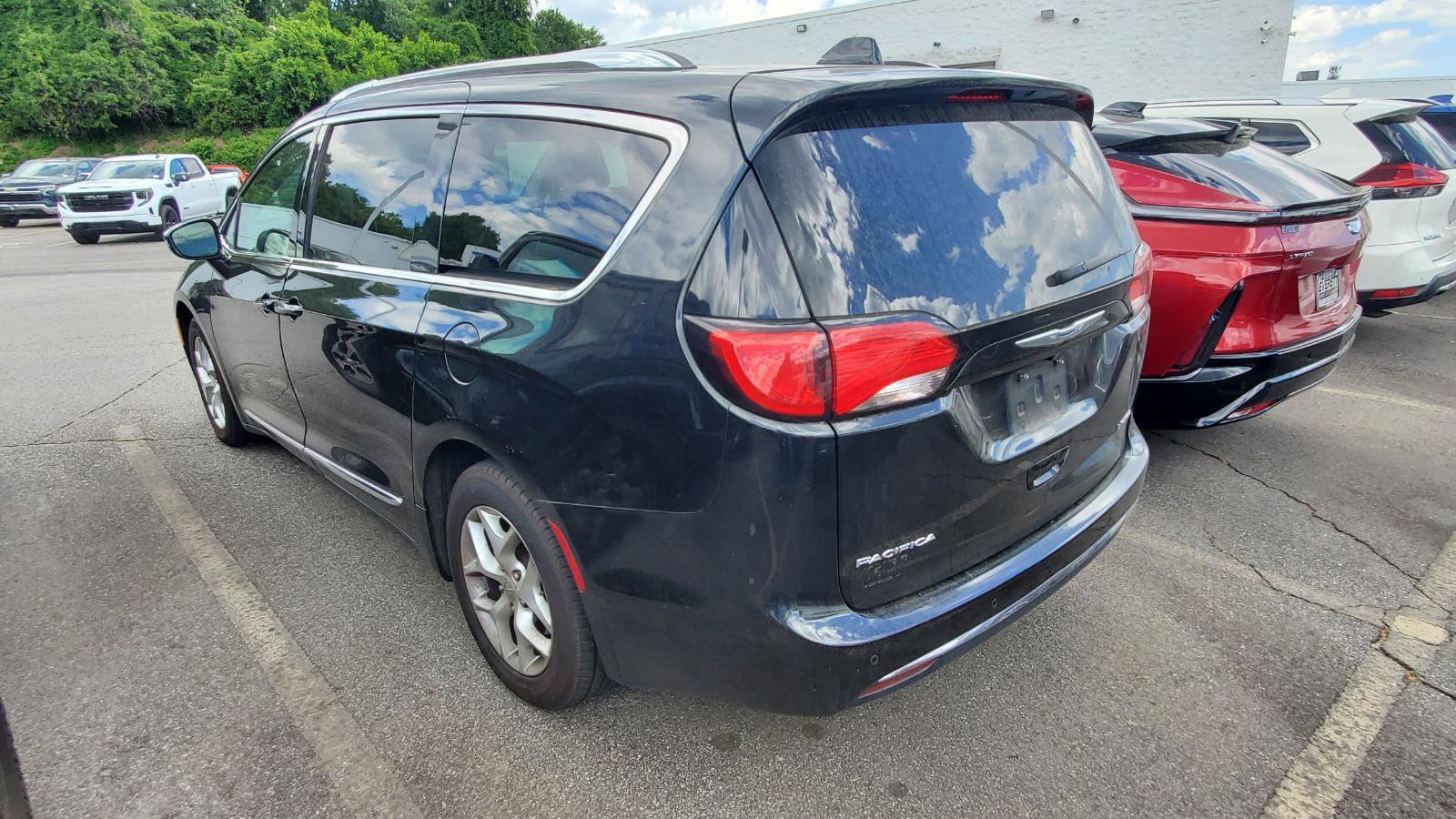 Used 2020 Chrysler Pacifica Limited FWD image 8