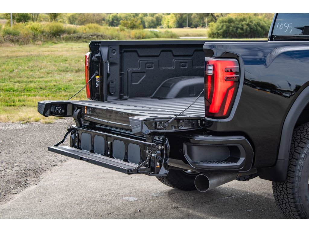 New 2026 GMC Sierra 2500 Denali w/ Denali Reserve Package image 14