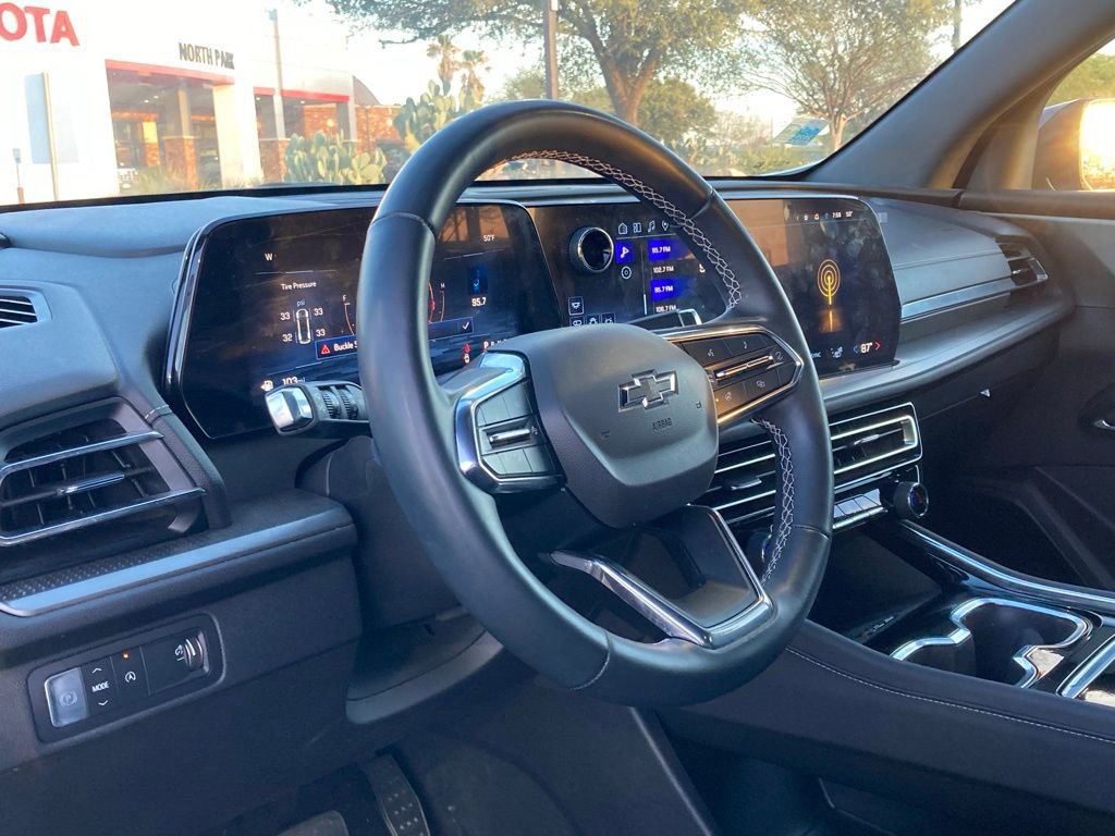 Used 2024 Chevrolet Traverse LT w/ Midnight/Sport Edition image 9