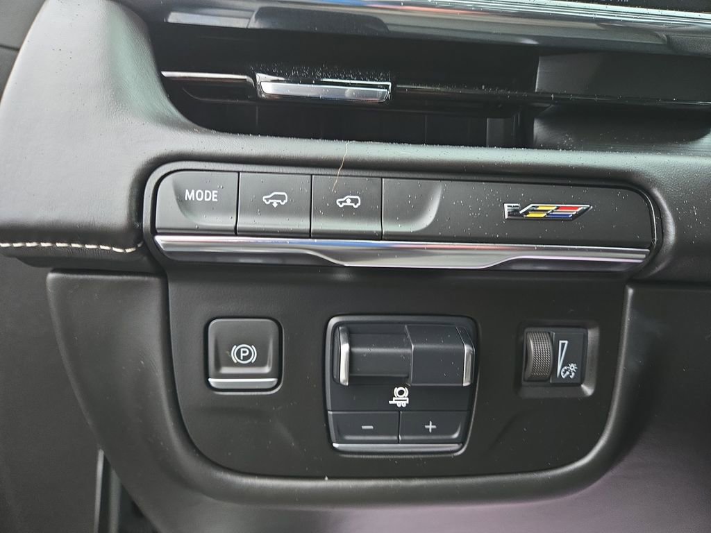 Certified 2024 Cadillac Escalade V w/ LPO, ONYX Package image 29