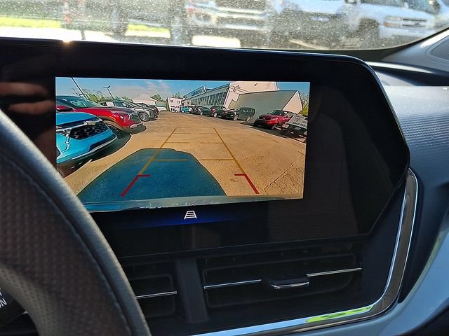 Used 2025 Chevrolet Trax LT FWD image 18