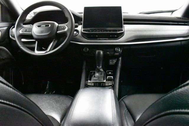 Used 2024 Jeep Compass Latitude image 18