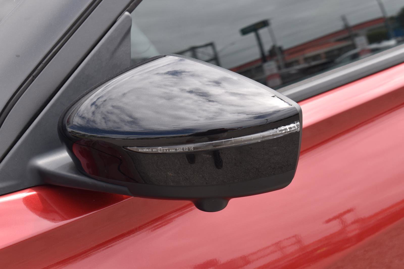 Used 2020 Nissan Kicks SR image 4