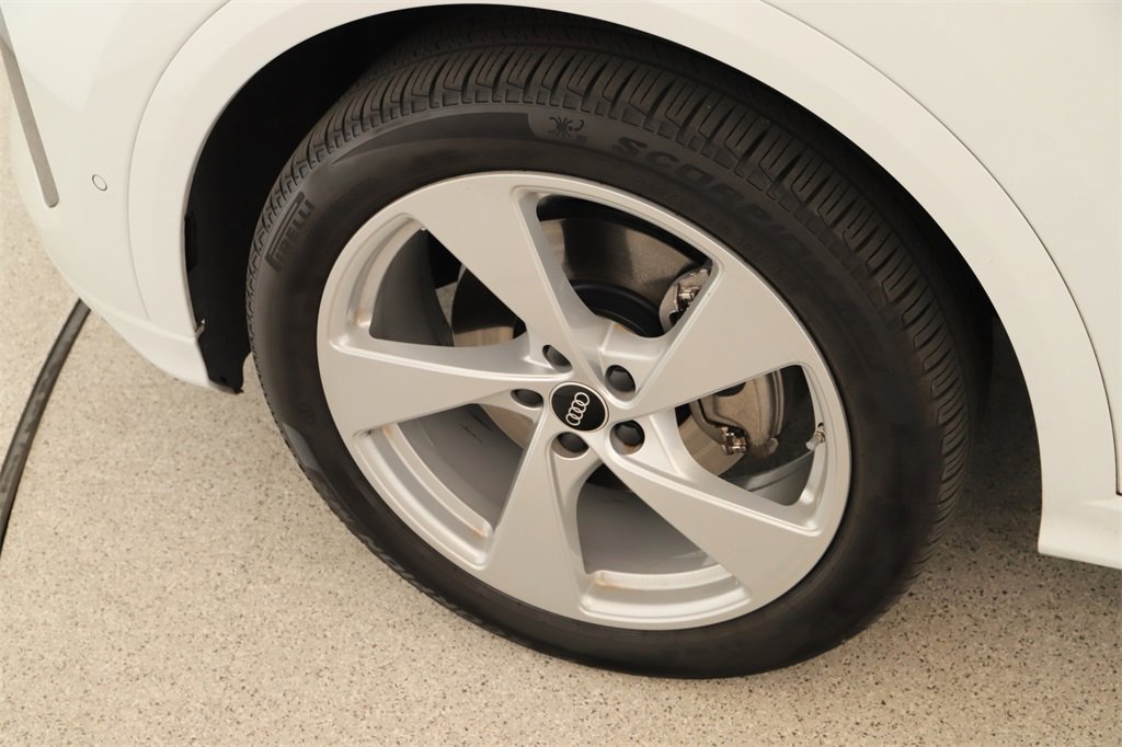 Certified 2025 Audi Q5 Prestige image 32