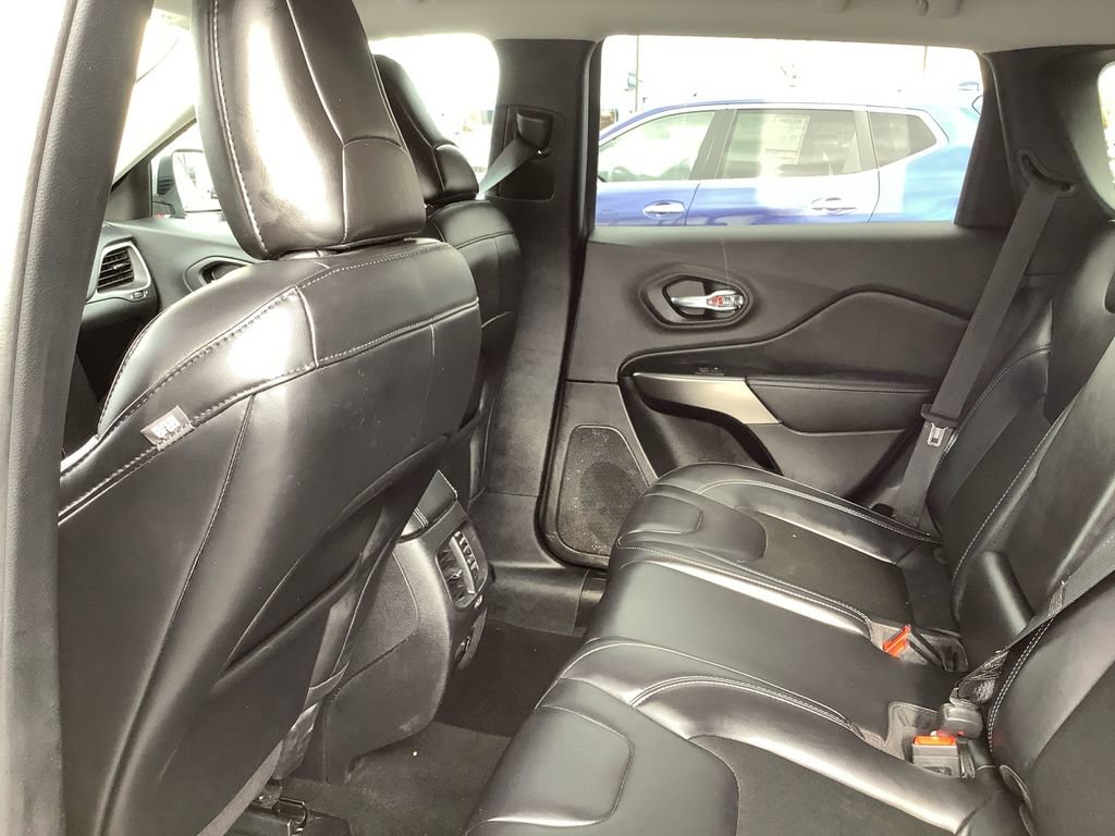 Used 2020 Jeep Cherokee Latitude Plus w/ Comfort/Convenience Group image 19