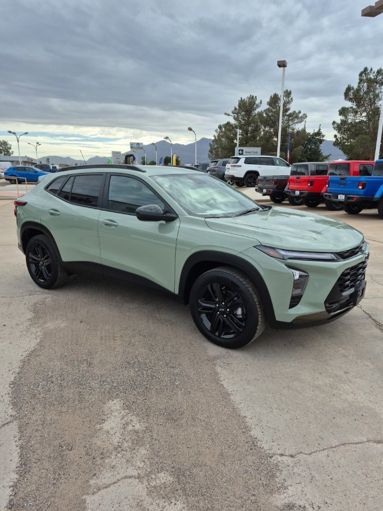 Used 2025 Chevrolet Trax ACTIV w/ Driver Confidence Package image 3