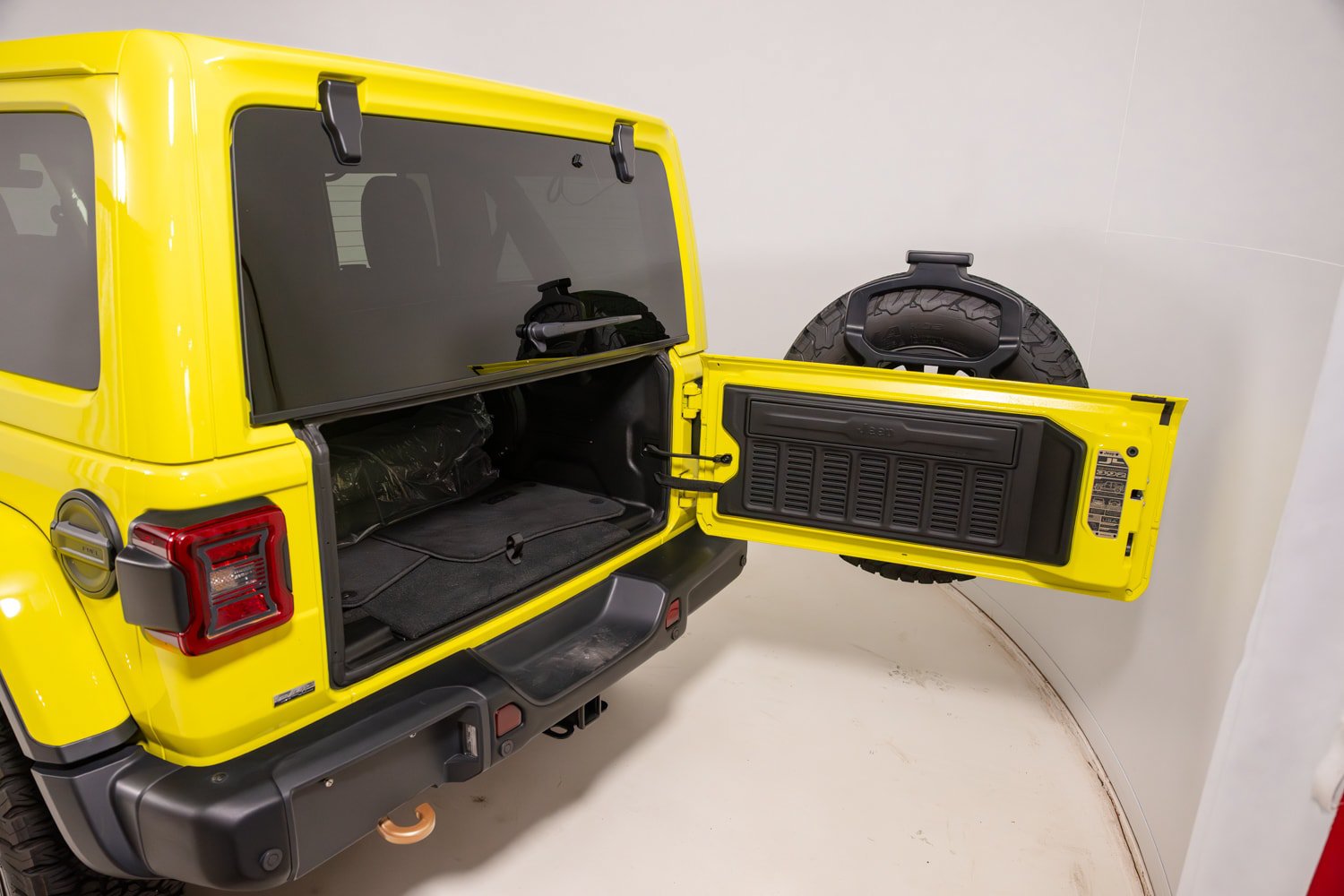 Used 2023 Jeep Wrangler Unlimited Rubicon 392 w/ Trailer Tow Package AWD/4WD image 38