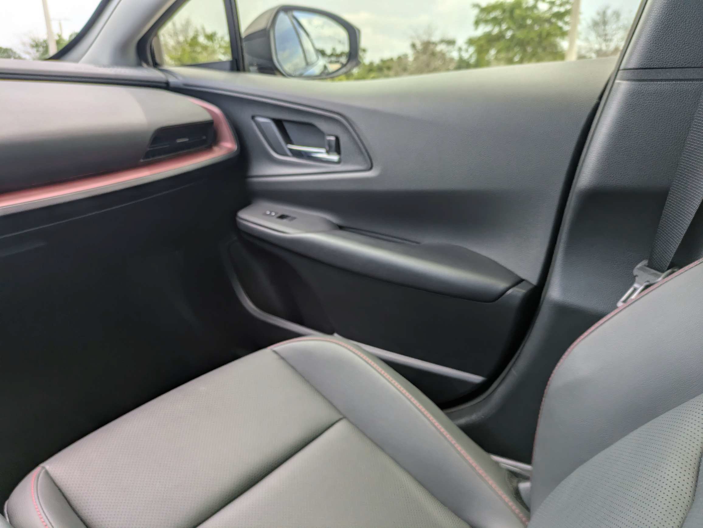 Used 2024 Toyota Prius Prime FWD image 17