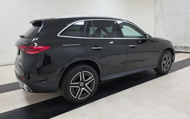 Used 2024 Mercedes-Benz GLC 300 4MATIC w/ AMG Line image 3