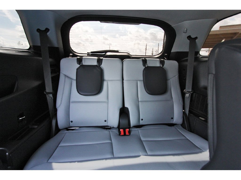 Used 2021 Ford Explorer XLT w/ Equipment Group 202A RWD image 16