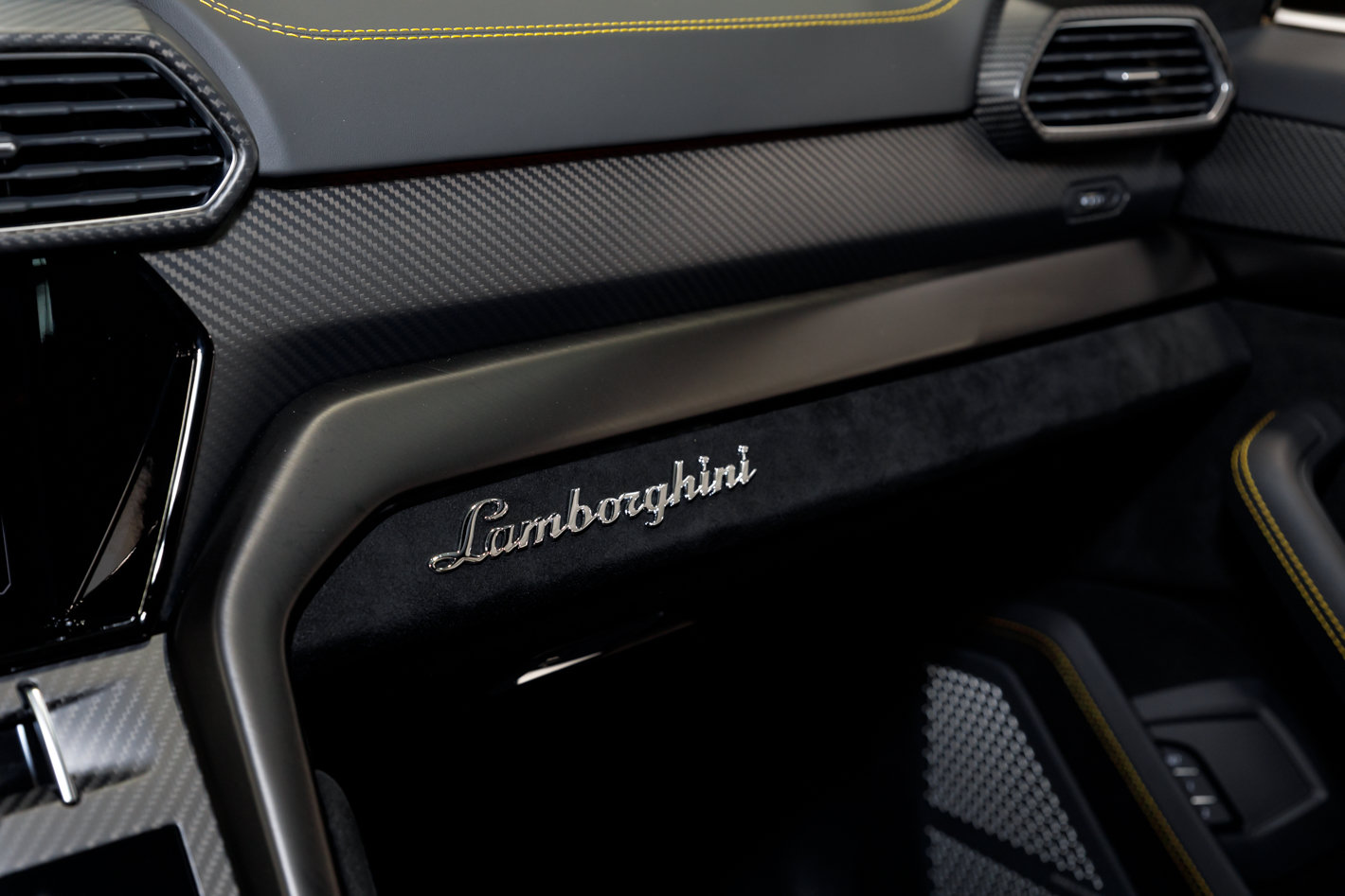 Used 2024 Lamborghini Urus Performante AWD/4WD image 56