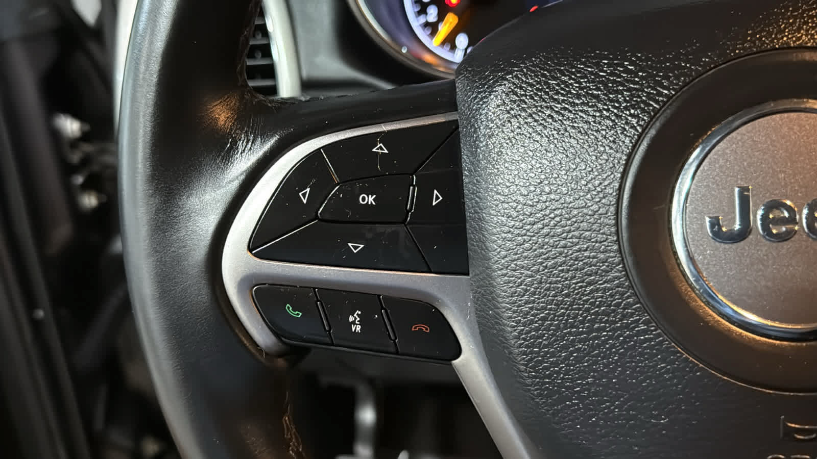 Used 2019 Jeep Grand Cherokee Laredo AWD/4WD image 12