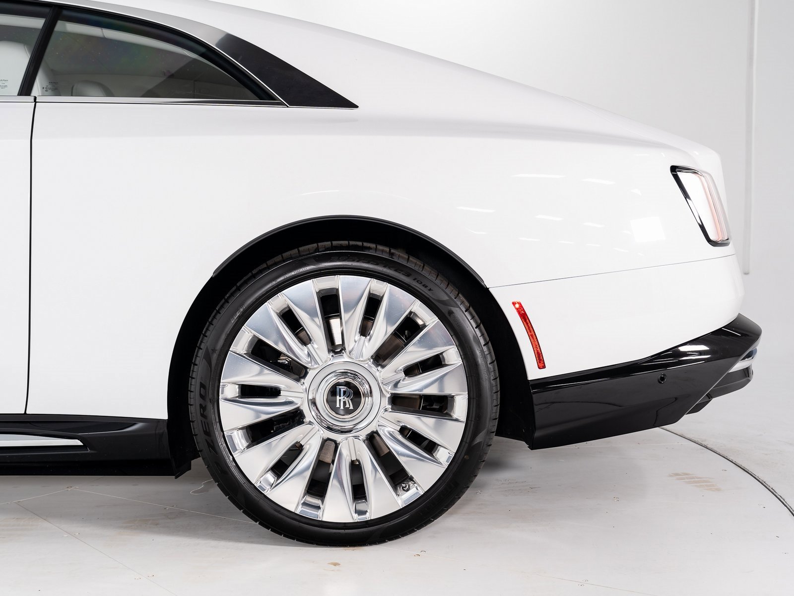 Used 2025 Rolls-Royce Spectre w/ Spectre Launch Package image 40