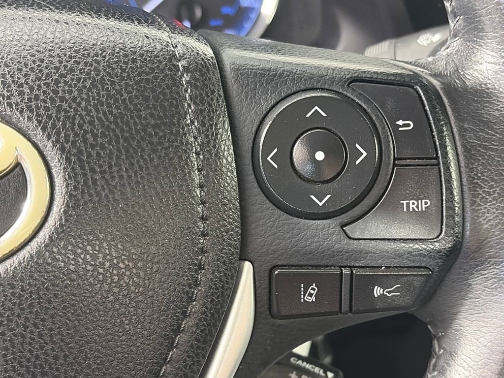 Used 2019 Toyota Corolla SE FWD image 18