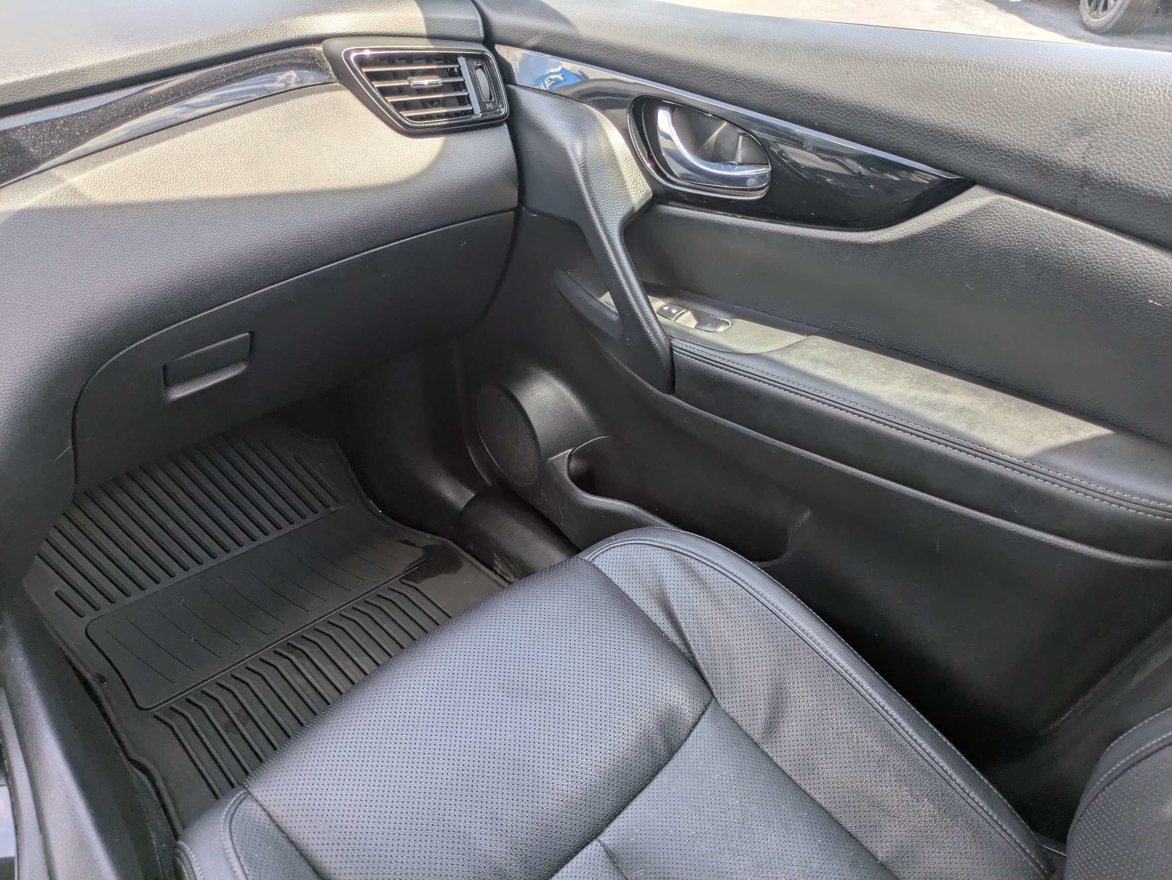 Used 2022 Nissan Rogue Sport SL FWD image 10