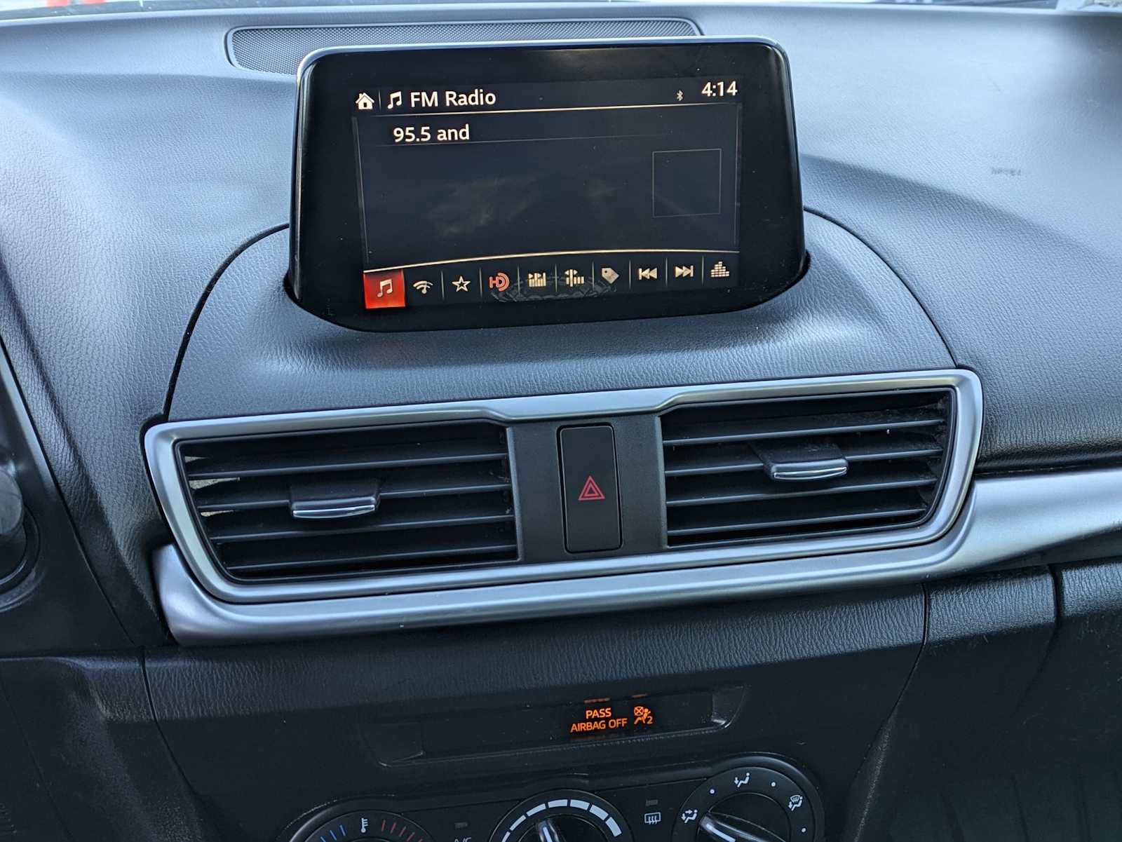 Used 2018 MAZDA MAZDA3 Sport image 22