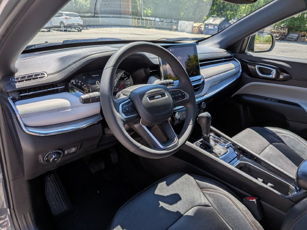 Used 2023 Jeep Compass Limited AWD/4WD image 12