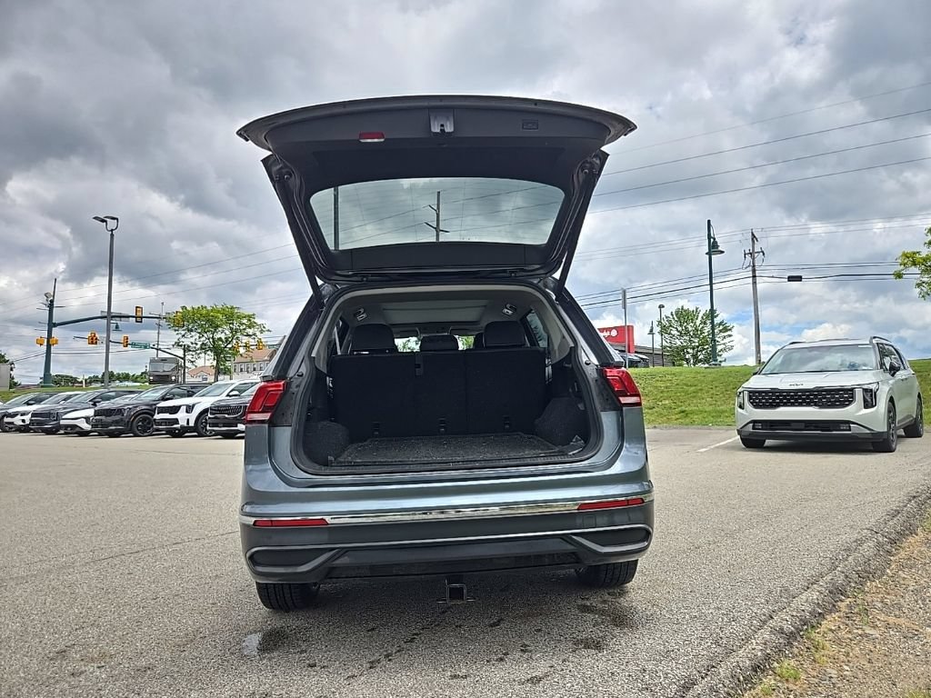 Used 2022 Volkswagen Tiguan SE AWD/4WD image 33