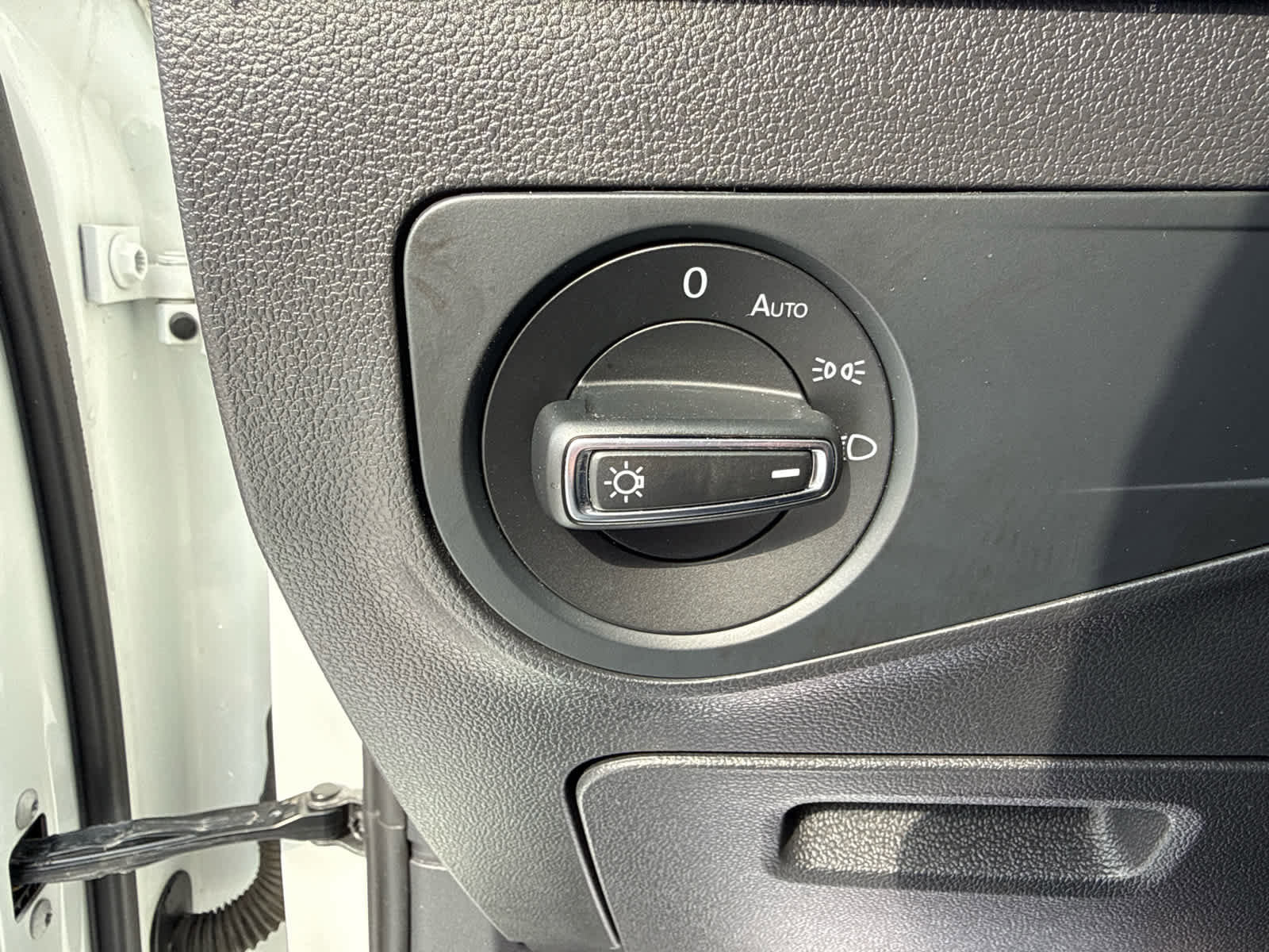 Used 2022 Volkswagen Tiguan SE image 16