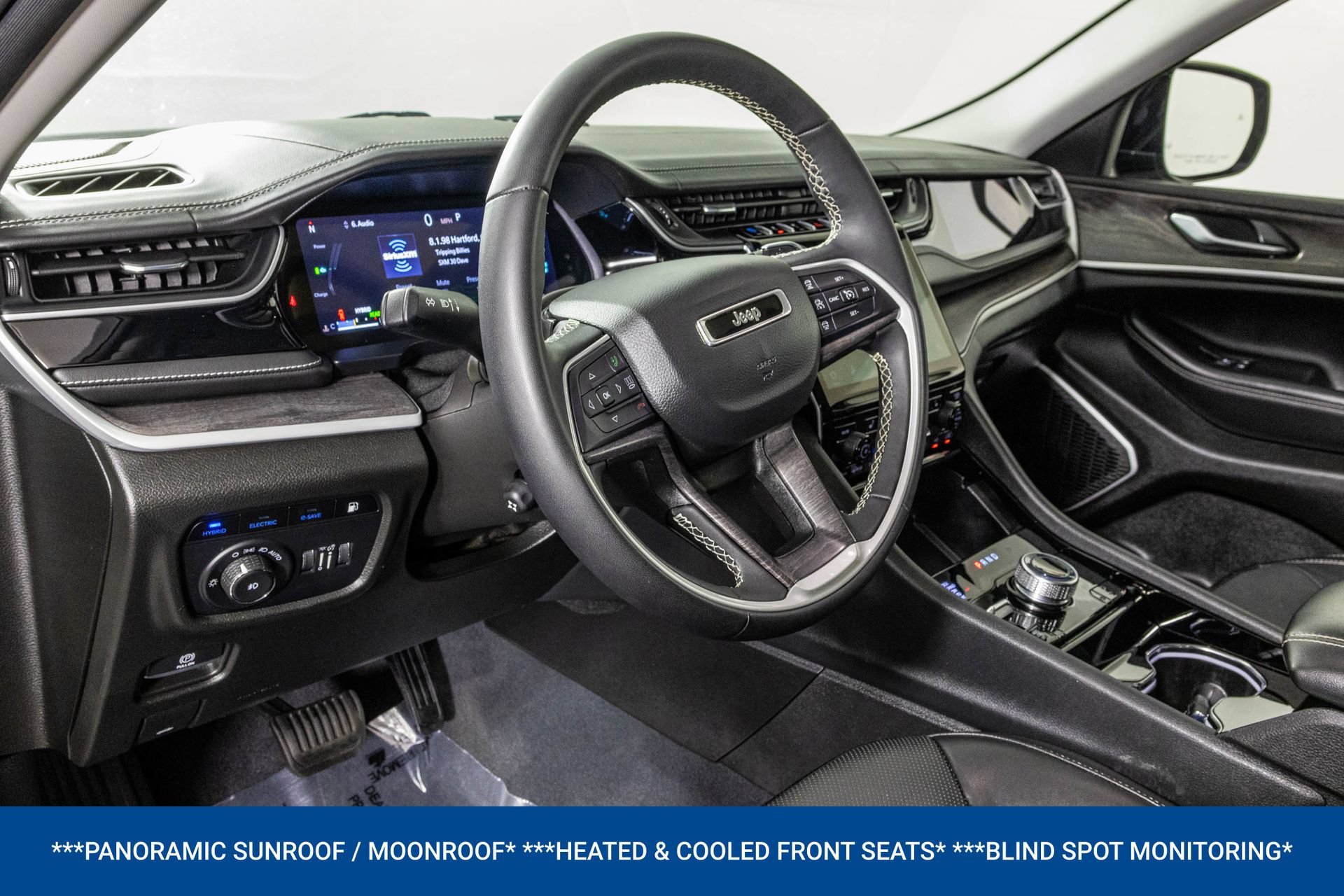 Used 2022 Jeep Grand Cherokee Limited 4xe w/ Luxury Tech Group II AWD/4WD image 4