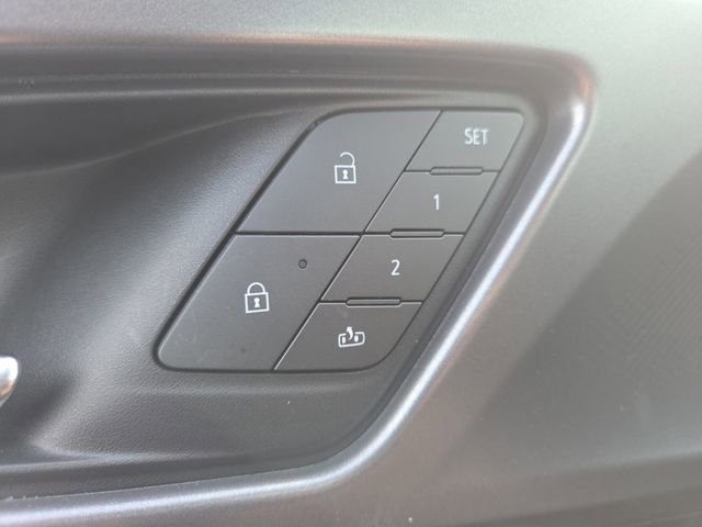 New 2025 Chevrolet Equinox EV RS w/ Convenience Package II FWD image 11