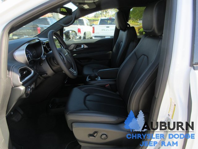 New 2026 Chrysler Pacifica Select image 8