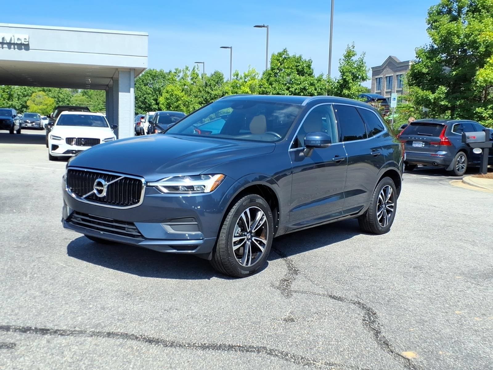 Used 2020 Volvo XC60 T6 Momentum AWD/4WD image 9
