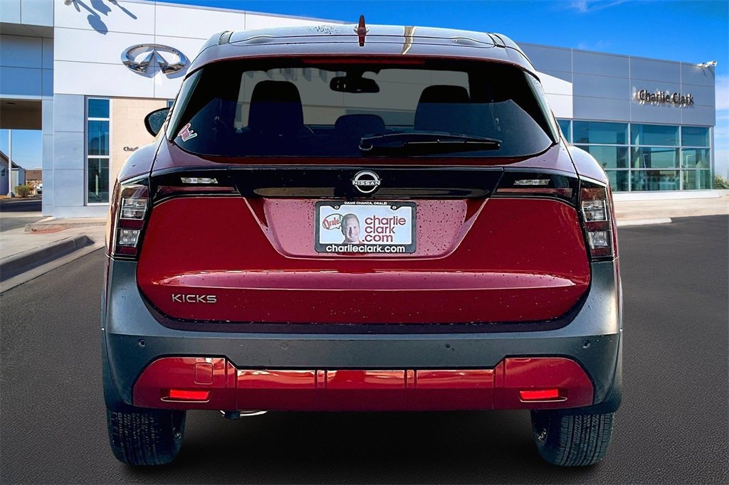 Used 2025 Nissan Kicks SV image 4