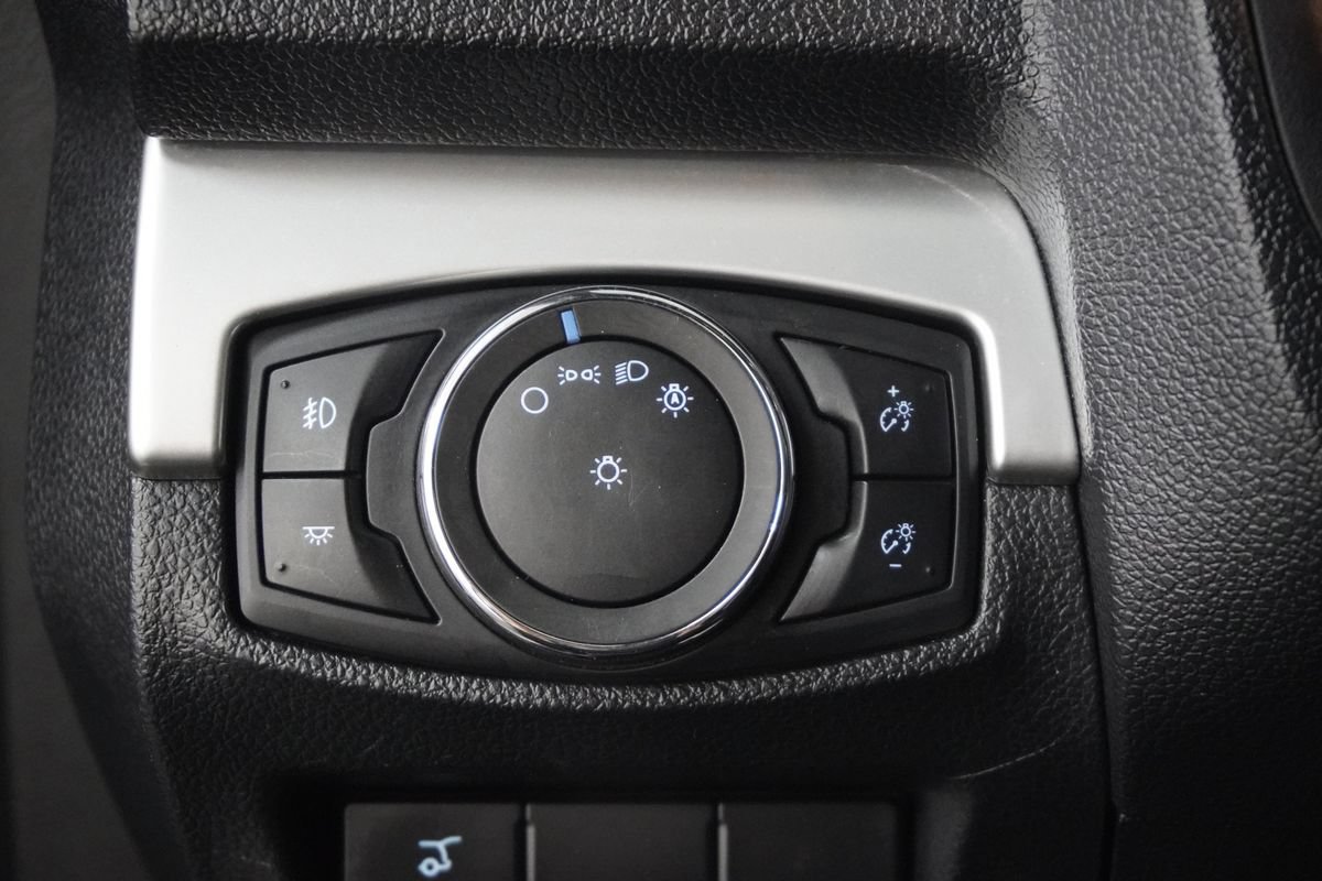 Used 2017 Ford Explorer XLT w/ Equipment Group 202A FWD image 19