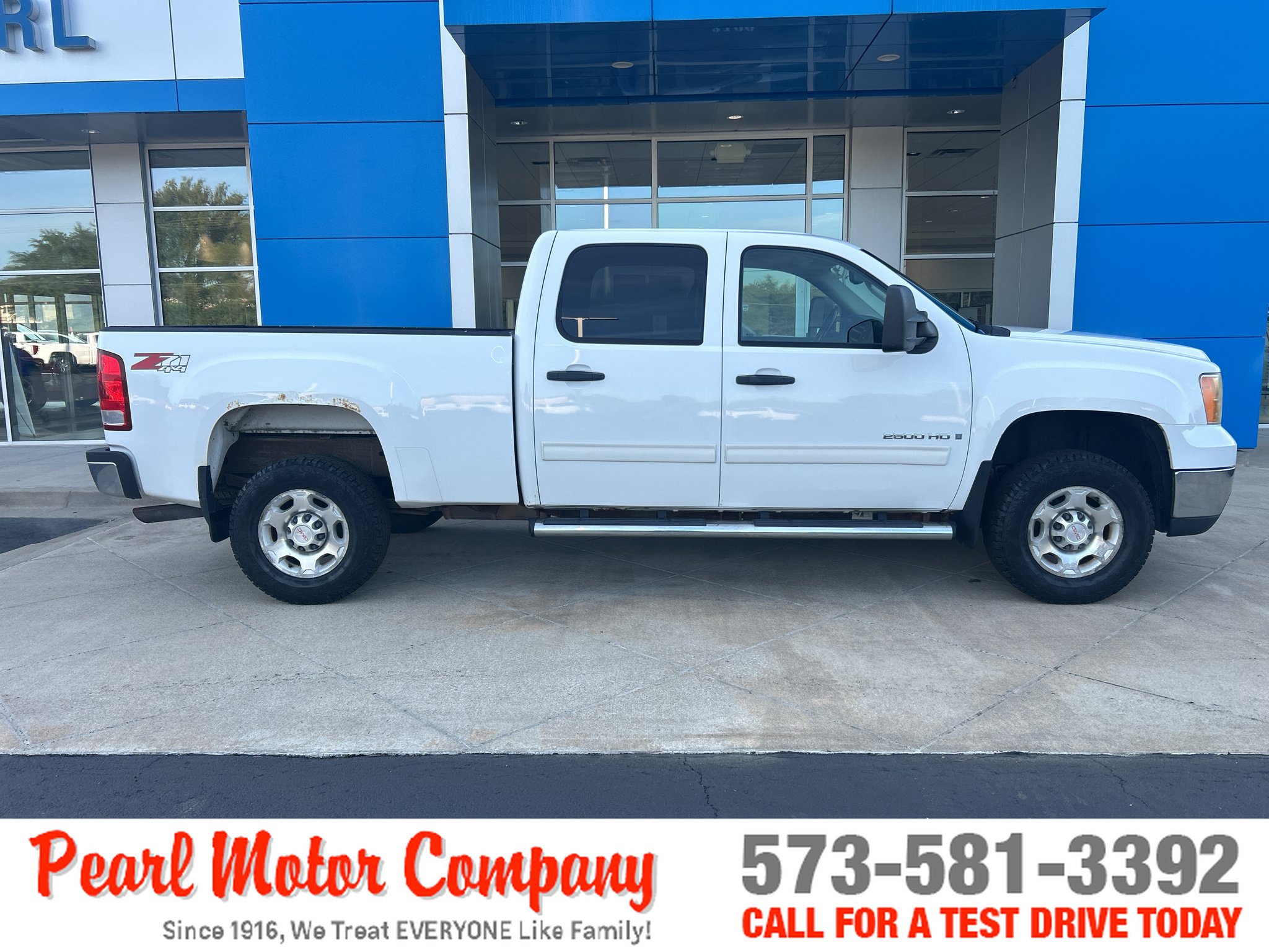 Used 2009 GMC Sierra 2500 SLE w/ Convenience Package AWD/4WD image 3